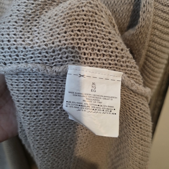 ⭐️40% Off⭐️ Old Navy Cozy Beige Open-Front Short Sleeve Sweater - Picture 9 of 10